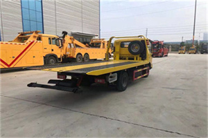 新华非事故拖车